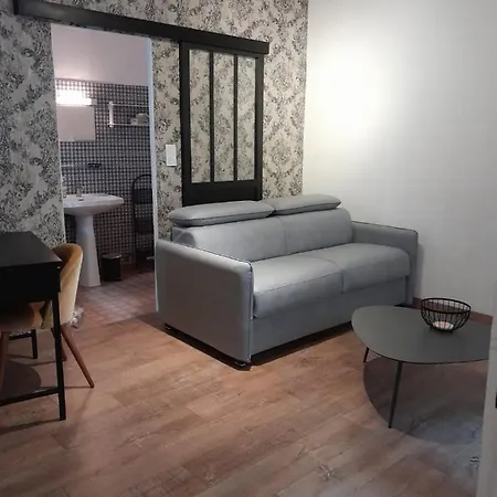Bed and Breakfast Petit Cocon En Plein Centre Historique D'uzes - Place Aux Herbes En Zone Pietonniere