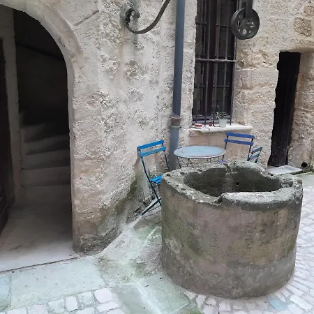 Alojamento de Acomodação e Pequeno-almoço Petit Cocon En Plein Centre Historique D'uzes - Place Aux Herbes En Zone Pietonniere Uzès