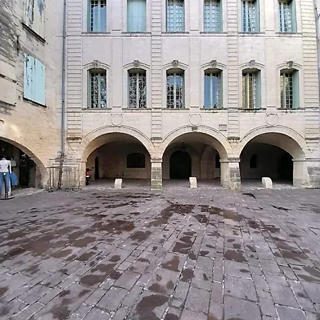 Petit Cocon En Plein Centre Historique D'uzes - Place Aux Herbes En Zone Pietonniere Uzès