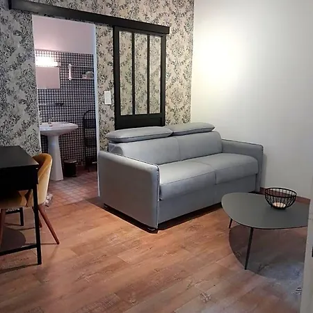 Petit Cocon En Plein Centre Historique D'uzès - Place Aux Herbes En Zone Piétonnière Couette-café Uzès