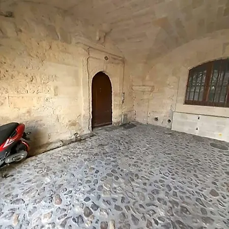 Bed and Breakfast Petit Cocon En Plein Centre Historique D'uzes - Place Aux Herbes En Zone Pietonniere