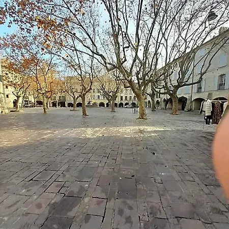 Couette-café Petit Cocon En Plein Centre Historique D'uzès - Place Aux Herbes En Zone Piétonnière 3*