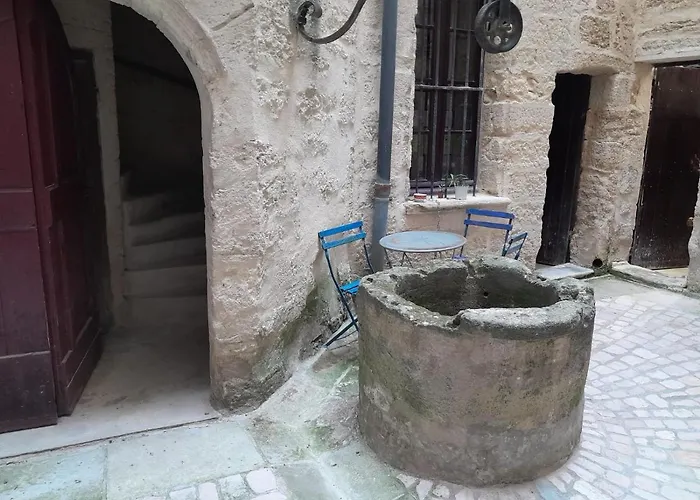 Alojamento de Acomodação e Pequeno-almoço Petit Cocon En Plein Centre Historique D'uzes - Place Aux Herbes En Zone Pietonniere Uzès