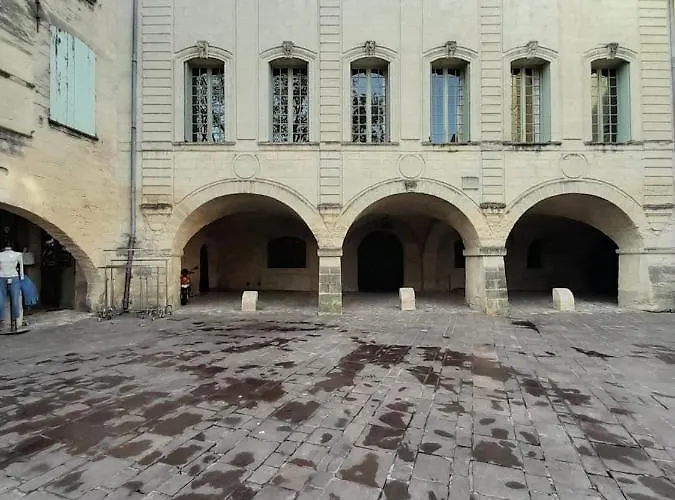 Petit Cocon En Plein Centre Historique D'uzes - Place Aux Herbes En Zone Pietonniere Alojamento de Acomodação e Pequeno-almoço Uzès